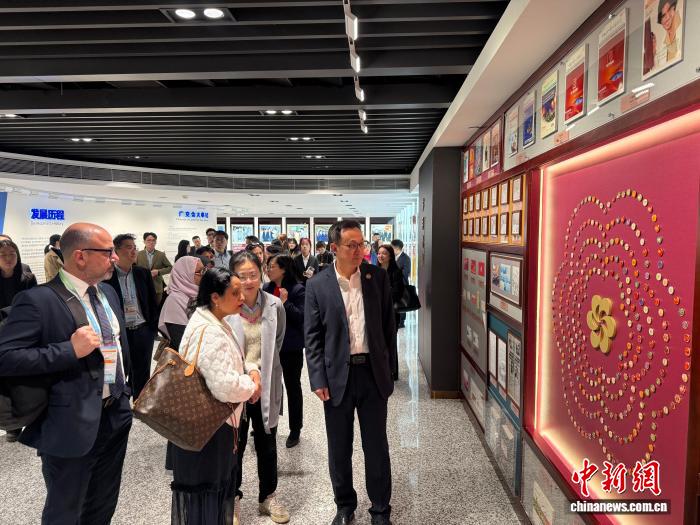 APEC嘉宾首访广州叹科创魅力 共探亚太合作新机