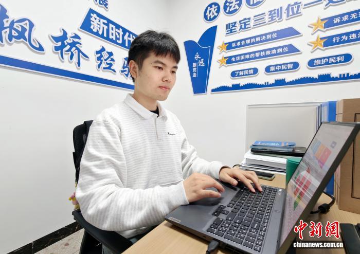 湖南“95后”选调生搭建AI政务系统  为乡镇治理提效