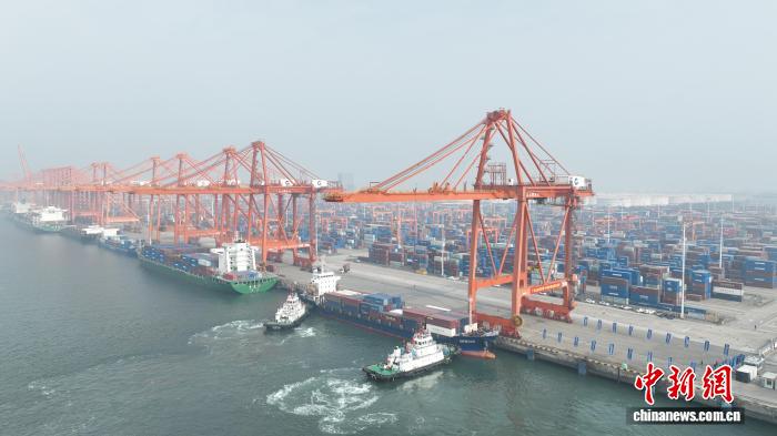 （年终特稿）一条通道一片海 陆海交汇激活中国西部开放新局