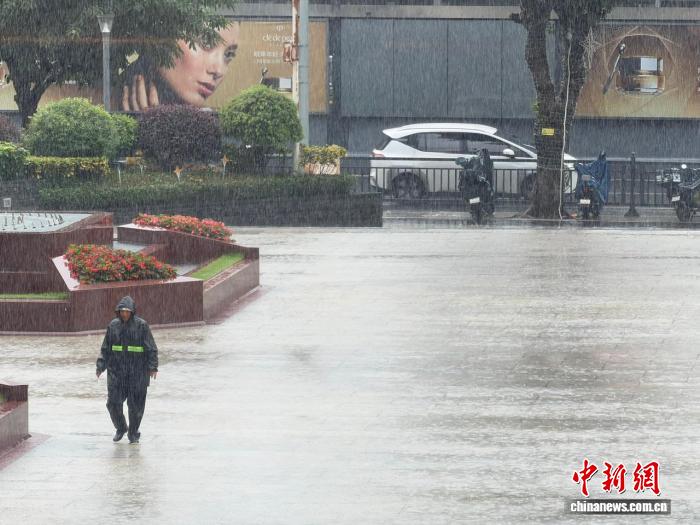 广东多举措防御强降雨