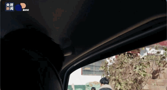 跟着全镇唯一的“跑腿”，走进村里老人的家