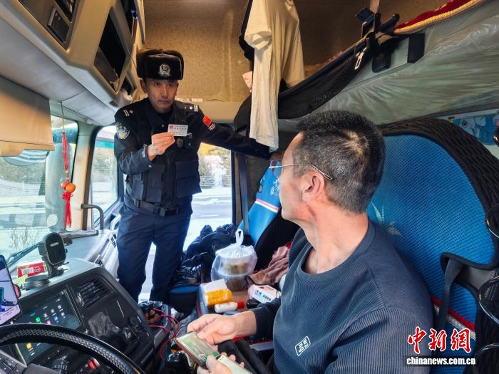 双警兄弟南北守望G331国道：双倍坚守，共护北疆平安