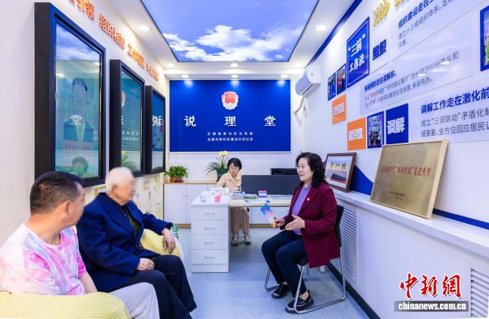 探访烟火老城的善治答卷：从“唠嗑队”到“红蜂团”