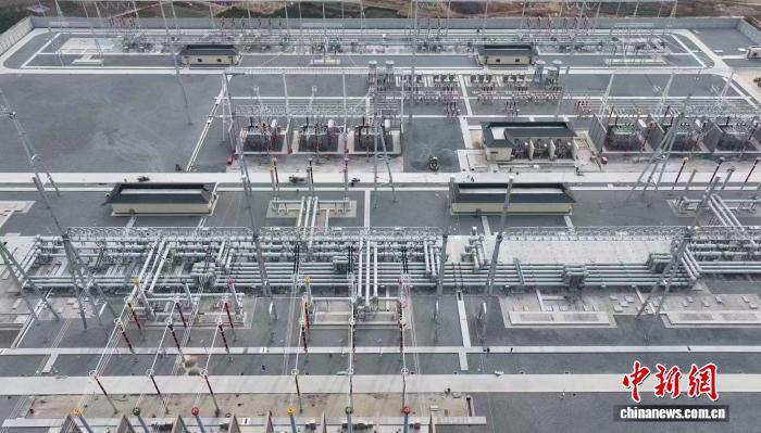 国内首条南北纵向跨越秦岭的750千伏超高压输电线路建成投运