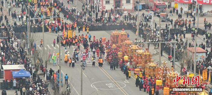 “九辇五亭”巡游 六百余年葛沽宝辇会古镇闹春