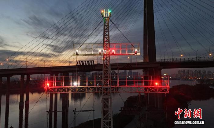 （新春走基层）百年信号台里的津门文脉与航海担当