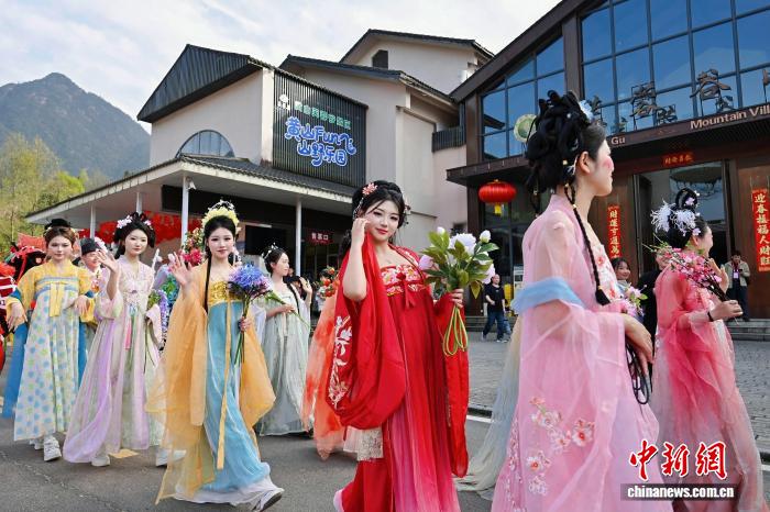 从“看风景”到“找共情”：黄山区“情绪游”抢滩夏日文旅市场