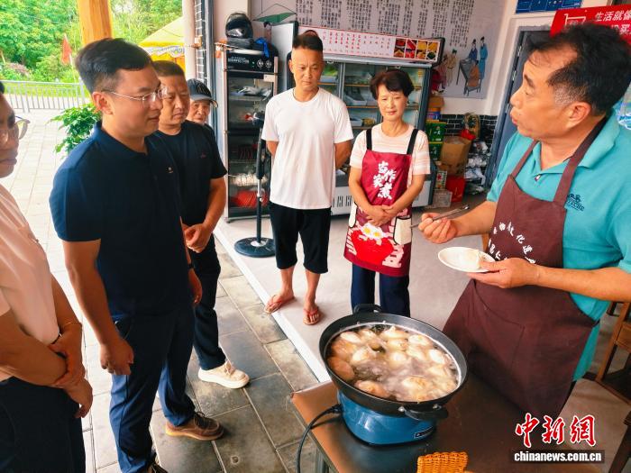 （走进中国乡村）非遗美食助力福