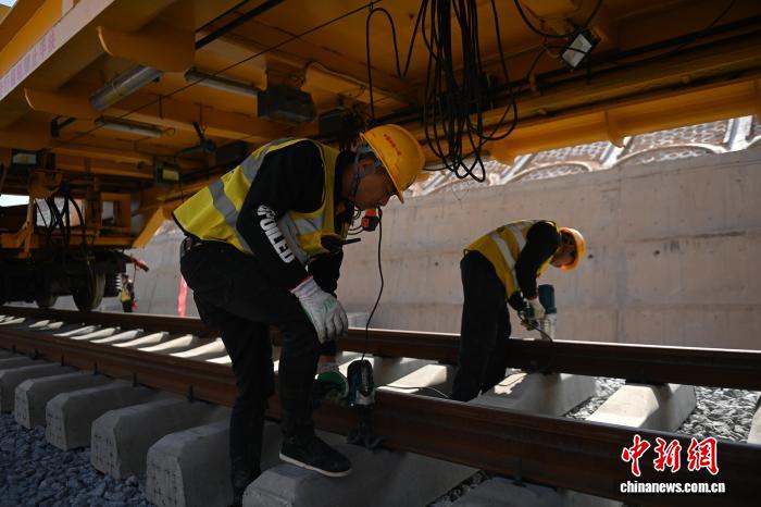 柳梧铁路开始铺轨  将成川渝云贵与粤港澳大湾区货运重要通道