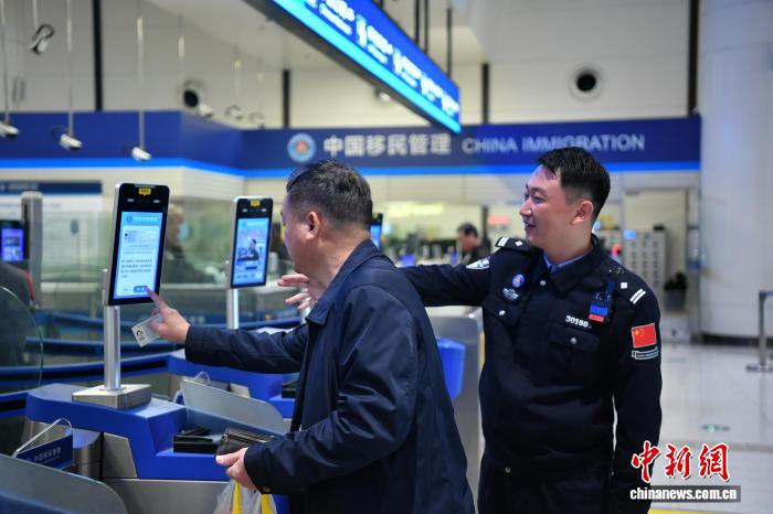 深圳莲塘口岸智能通关旅客突破4