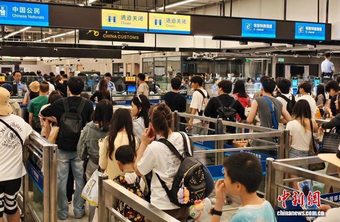 “五一”假期深圳皇岗、福田口岸跨境游“热”力十足