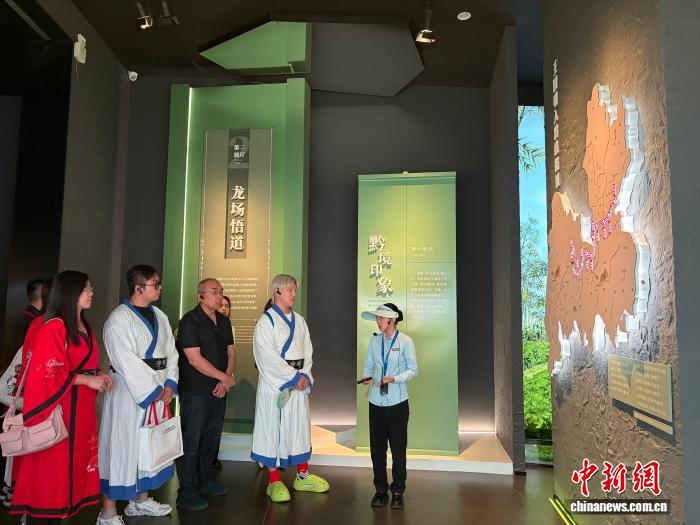 台青贵州修文访王阳明“龙场悟道”之地