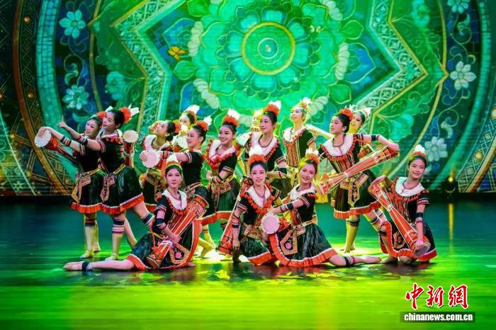 广东举行纪念“三八”国际妇女节116周年大会 表彰先进分享女