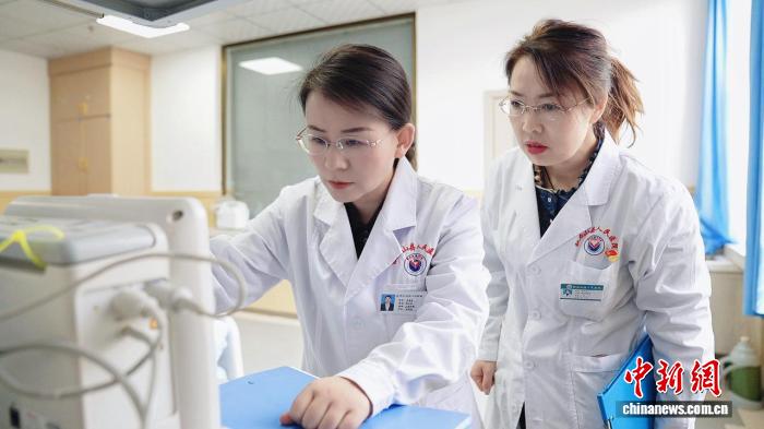 （全国两会）“硬件很硬，人才紧缺” 马秀英代表“幸福的烦恼”