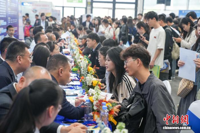 中国春季招聘活跃 AI技能跻身