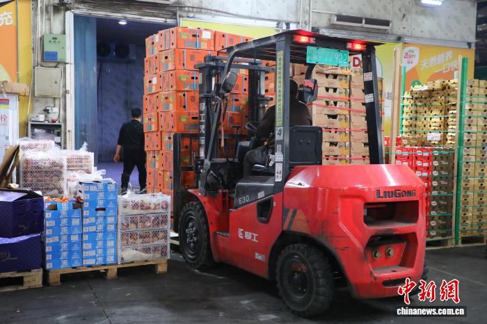 （新春走基层）探访重庆双福国际农贸城：年味满盈，守护依旧