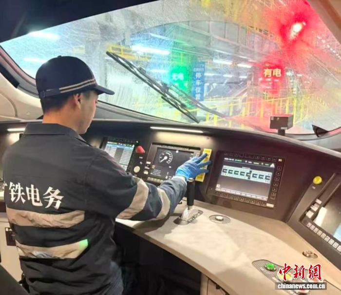 车载设备精检细修护航广湛高铁安全运行