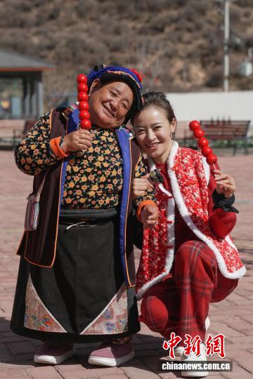 （全国两会）这位人大代表是74位藏地孤寡老人的“孩子王”