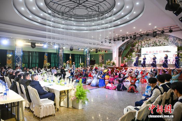 缅甸、老挝、越南学生昆明联欢 共迎新年