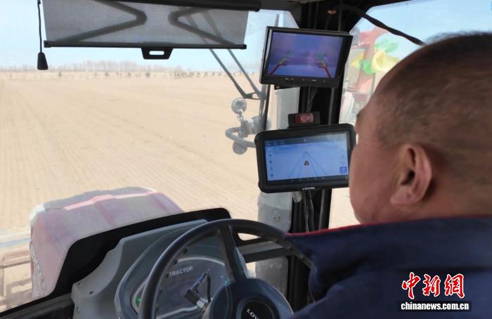 河套大地春耕一线见闻：从黄土朝天到智慧种田