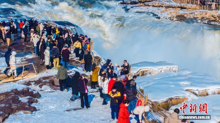 西延高铁激活冬季文旅市场 元旦假期延安迎旅游新热潮