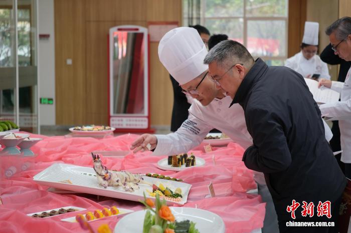 “马到成功”生肖宴在浙举行 中外学子同享“世界味”