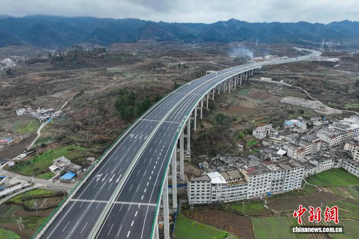 贵州新增一条出海大通道：贵阳至平塘高速通车运营