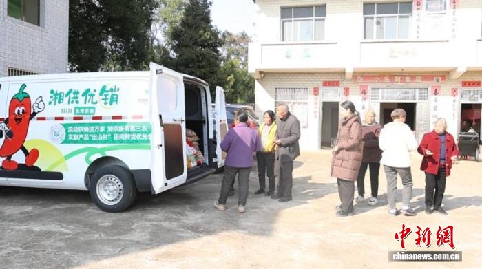 湖南冷水滩“流动供销” 直通车破解乡村买卖难题