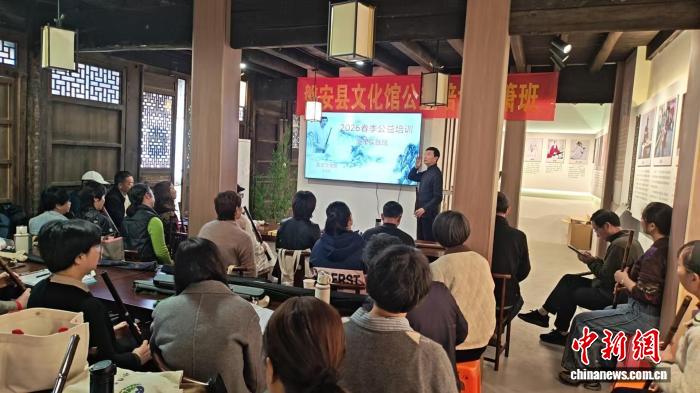 八十余年薪火相传 两代笛箫大师续磐安情缘