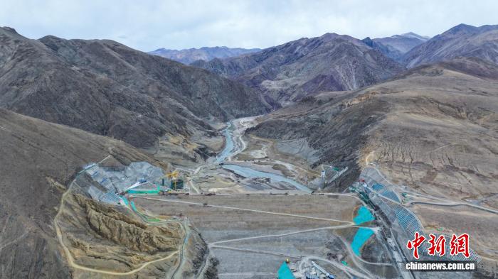 西藏海拔4300米处 他们让“不可能”提前5个月