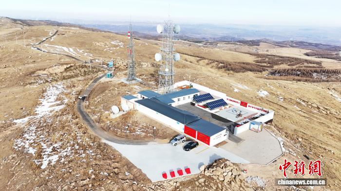 (新春走基层)探访大青山上的信号守护者：风雪之巅29年零停播