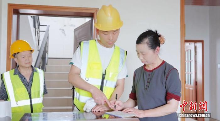 大件垃圾变废为宝 成都一张旧沙发的“退休之旅”