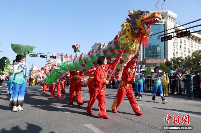 浙江舟山定海举行民间民俗巡游大会