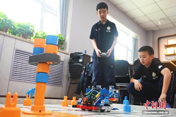 兰州小学生逐梦机器人界“世界杯
