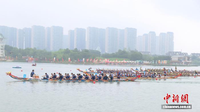 2026中国南昌国际龙舟赛开幕 47支中外龙舟队逐浪“英雄城