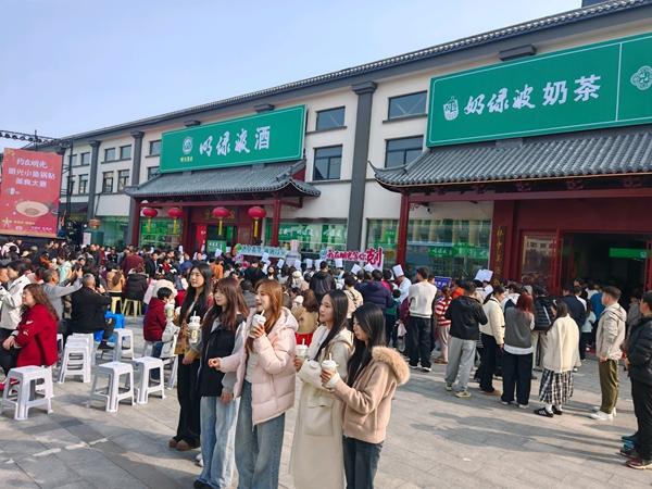了不起的青春小店 政府“听劝”接住热梗，流量变“留量”