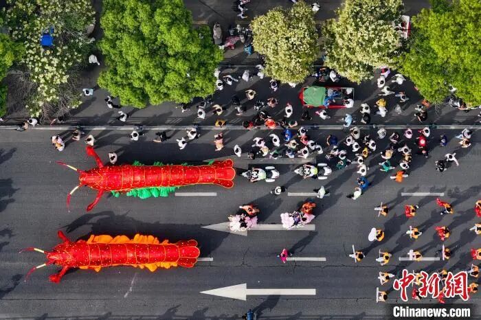 都说“养龙虾”，这座小城真养出了大产业