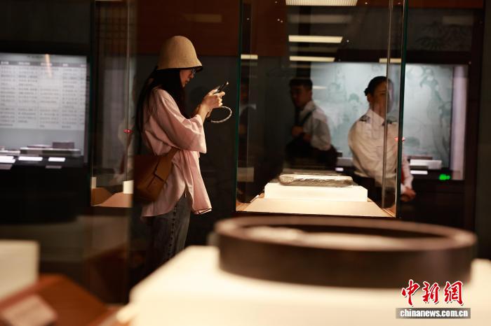 清雍正“玉音”款八方端砚等中国历代砚文物亮相沈阳