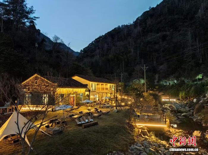 （乡村行·看振兴）年轻业态促共富 浙江景宁山村“产业操盘手”