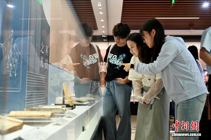安徽展出109册珍贵古籍 揭示江淮地区千年文脉