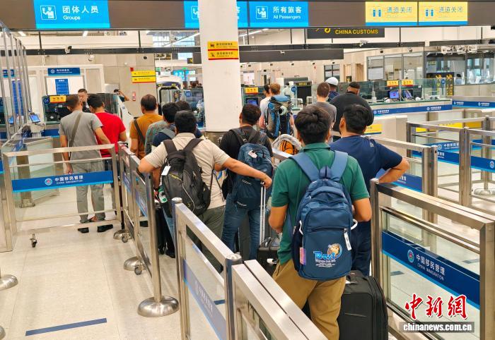 深圳皇岗边检站6天查验入境外籍