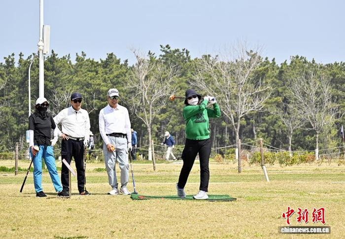 “跨海打球”在山东威海兴起 新