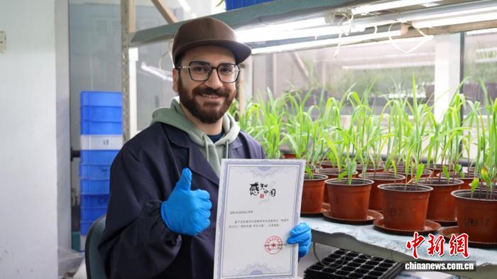 一颗“空心菜”与跨越山河的科研梦——巴基斯坦学子奥朗在南开锻