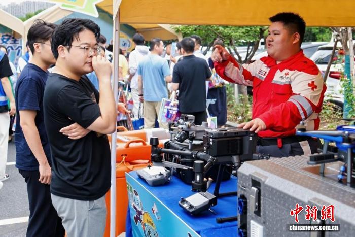 多款智能装备齐上阵 浙江杭州开展安全宣传咨询日活动