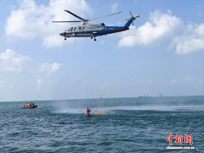 三亚亚沙会水上项目空中救援应急演练举行