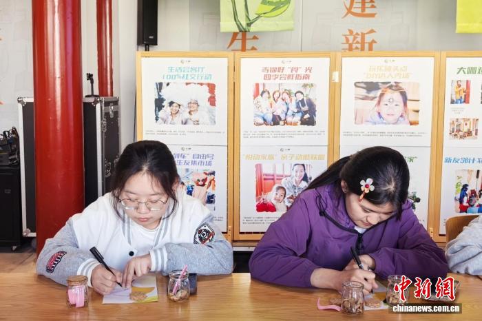 公共空间融入日常 年轻人在寺锦用“半盏茶”时间重新认识邻里