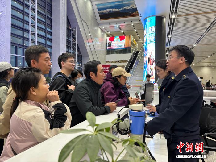 青藏集团公司管内列车逐步恢复通行 加开临客补齐运力