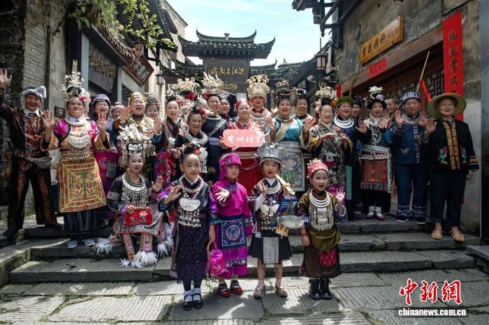 南北非遗汇聚 湖南洪江古商城让非遗“活”起来