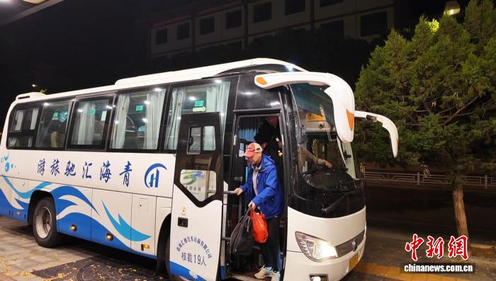 甘肃敦煌为避险游客搭起“安心港湾”
