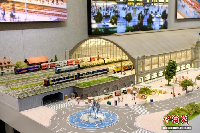 沪上火车模型主题展人气旺　揭秘微缩世界“铁道狂想曲”